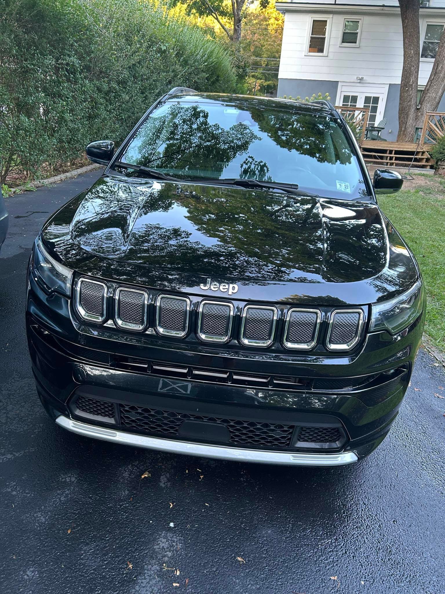 Jeep Grand Cherokee with freshly sealed paint after a Panda Auto Detailing exterior detail